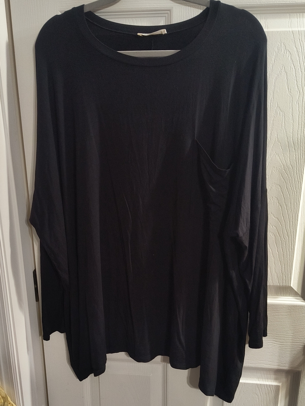 Zenana Outfitters Black Long-Sleeve Pocket Tee